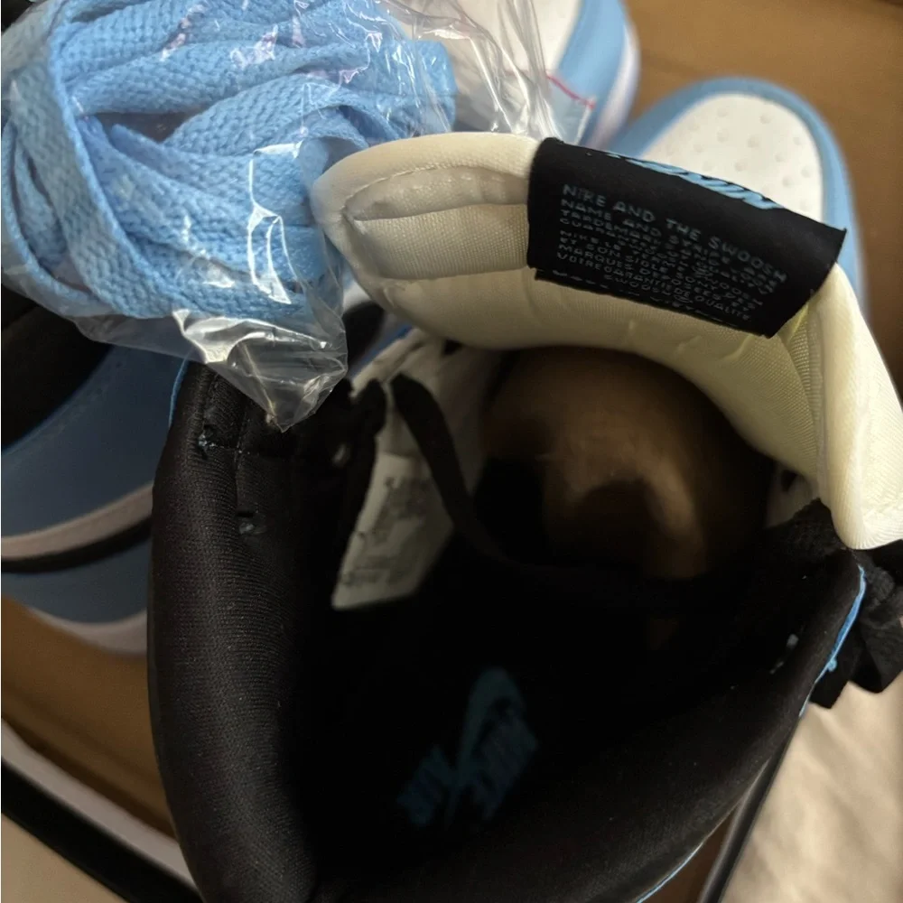 🔵🔵BRAND NEW🔵🔵White+Baby Blue Women’s Air Jordan Retro 1 High OG Casual Sneakers - Picture 4 of 5